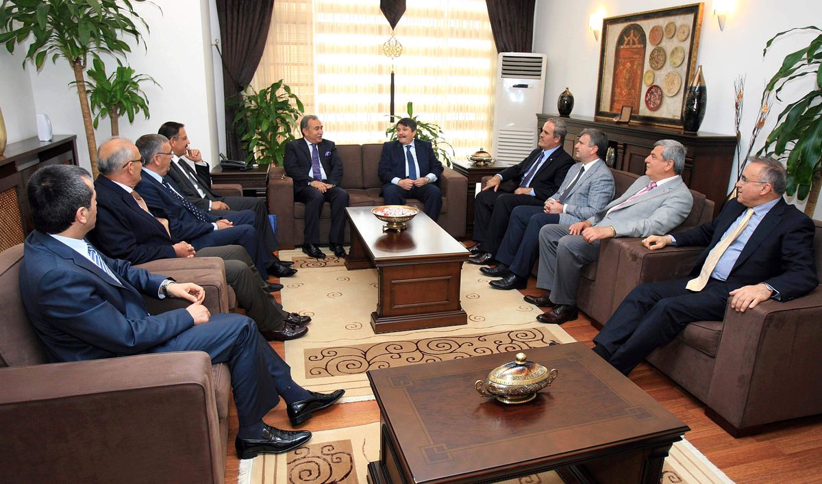 Büyükşehir Belediye Başkanları Bir Araya Geldikleri Sakarya'da Ders Çalıştı