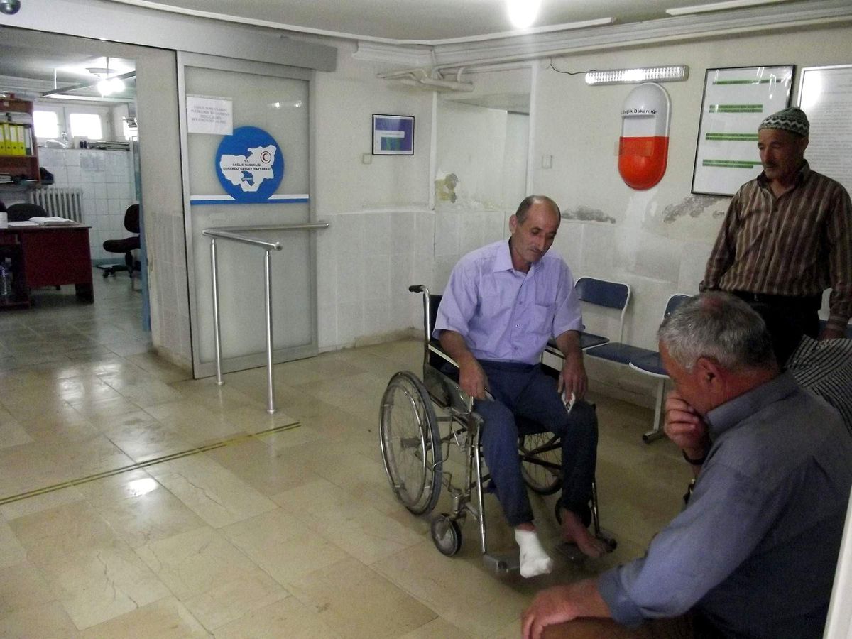 Çapa Makinasına Ayapını Kaptırdı