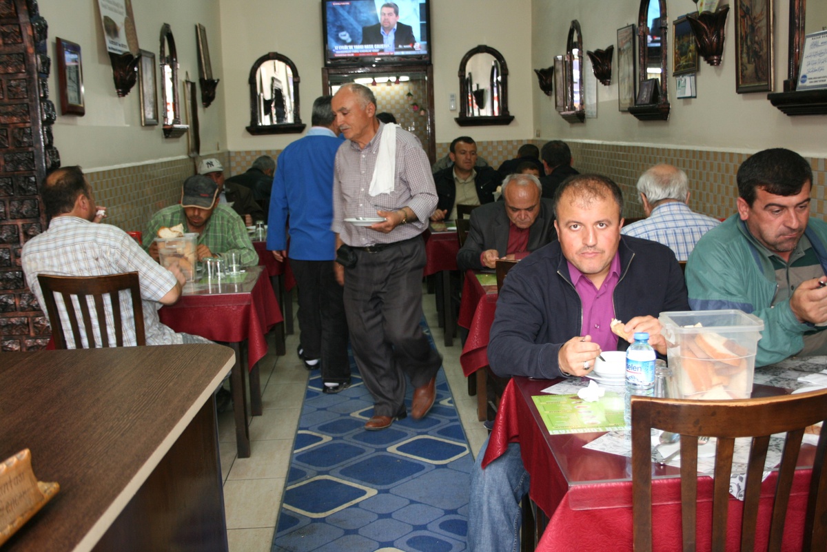Çaycuma\'da Bulunan Lokanta Lezzetli Yemekleri ile İlgi Odağı Oluyor