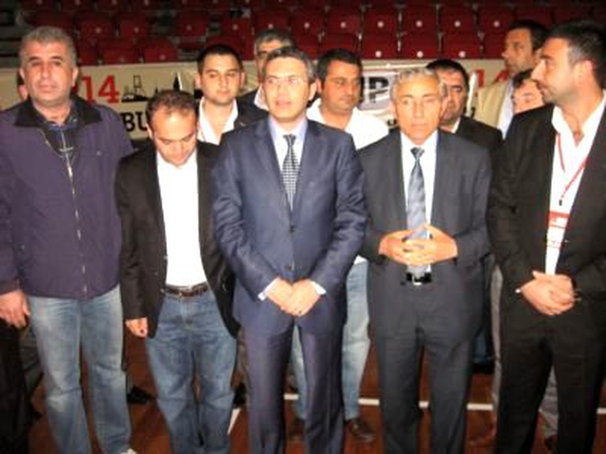 CHP'de Oğuz Kaan Salıcı Yeniden İl Başkanı Seçildi