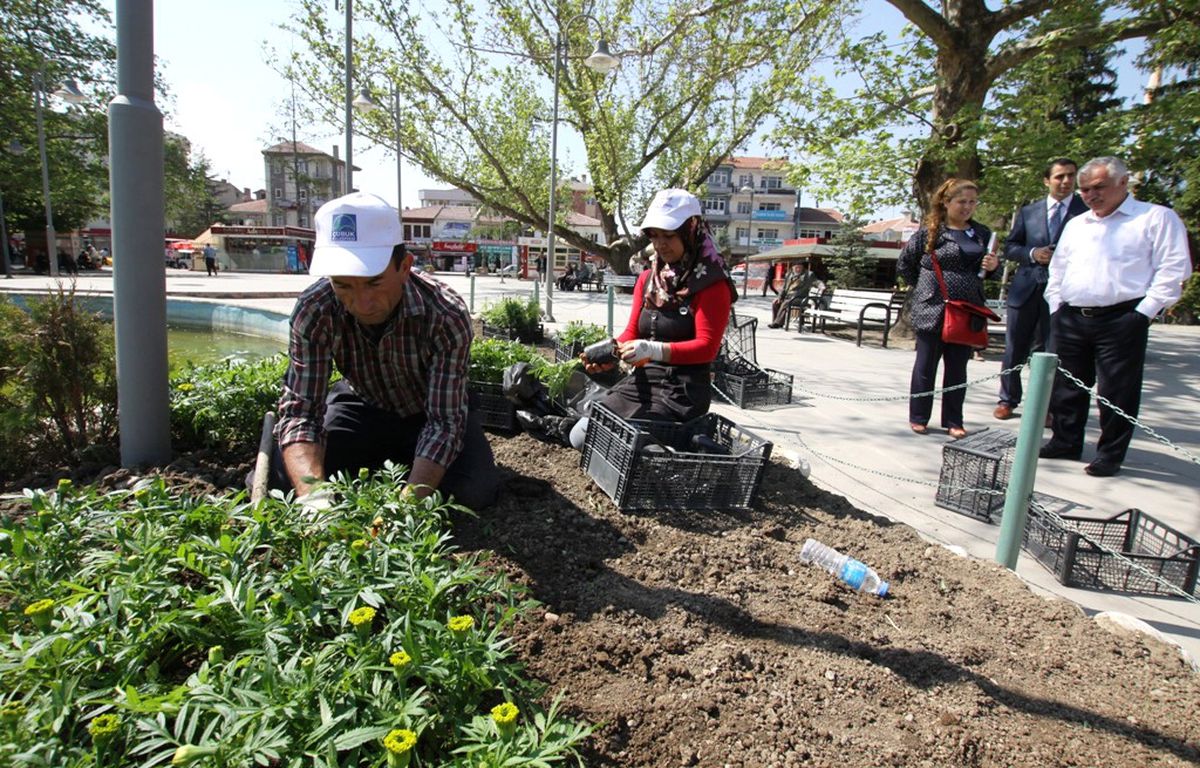 Çubuk Renk Renk Çiçeklerle Bezeniyor
