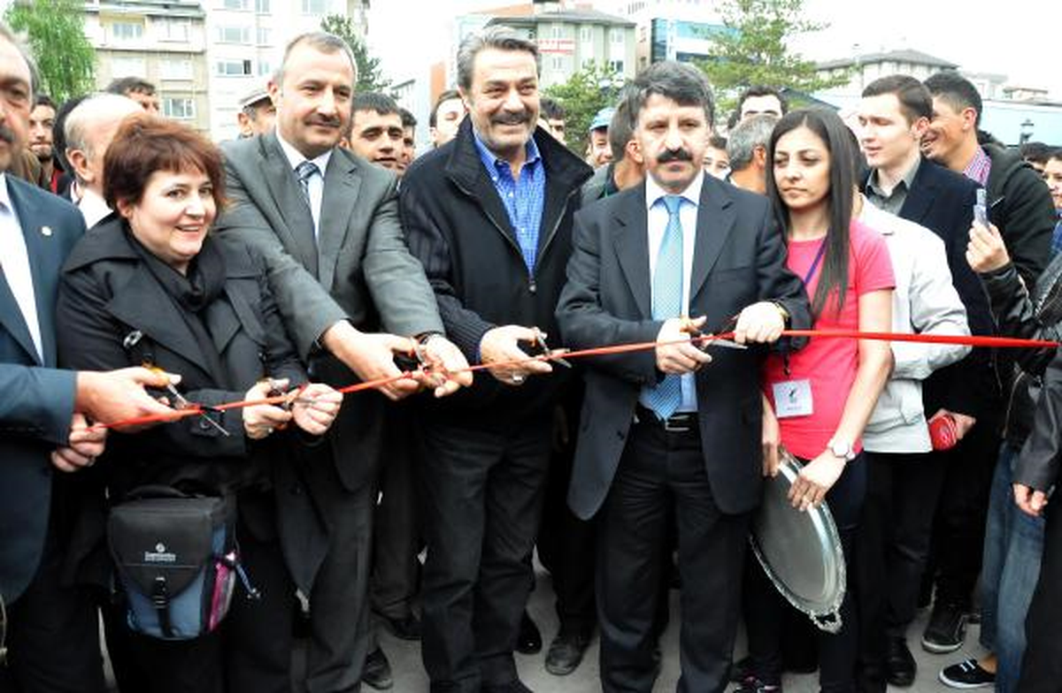 Dadaş Film Festivali'nde 'Çocuk Hakları' İçin Şemsiye Açtılar