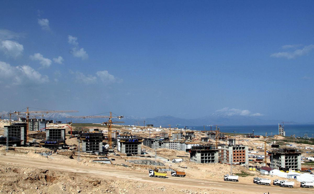 Depremzedeler İçin Yaptırılan Konutlar Yükseliyor