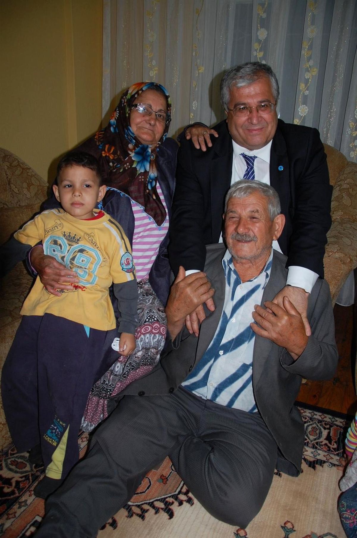 DSP Genel Başkanı Türker, Turgutlu'da Bir Eve Konuk Oldu
