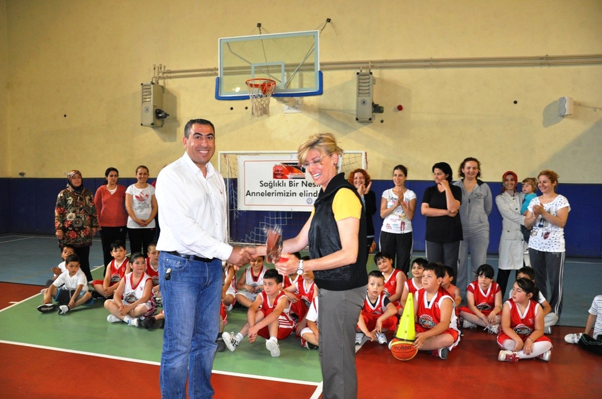 Düzce'de Anneler ve Çocuklar Basketbol Yarışması