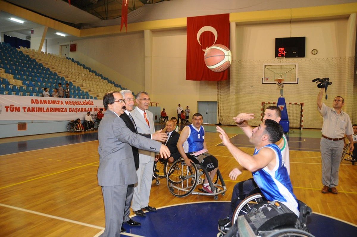 Engelleri Yürekleriyle Aşıyorlar