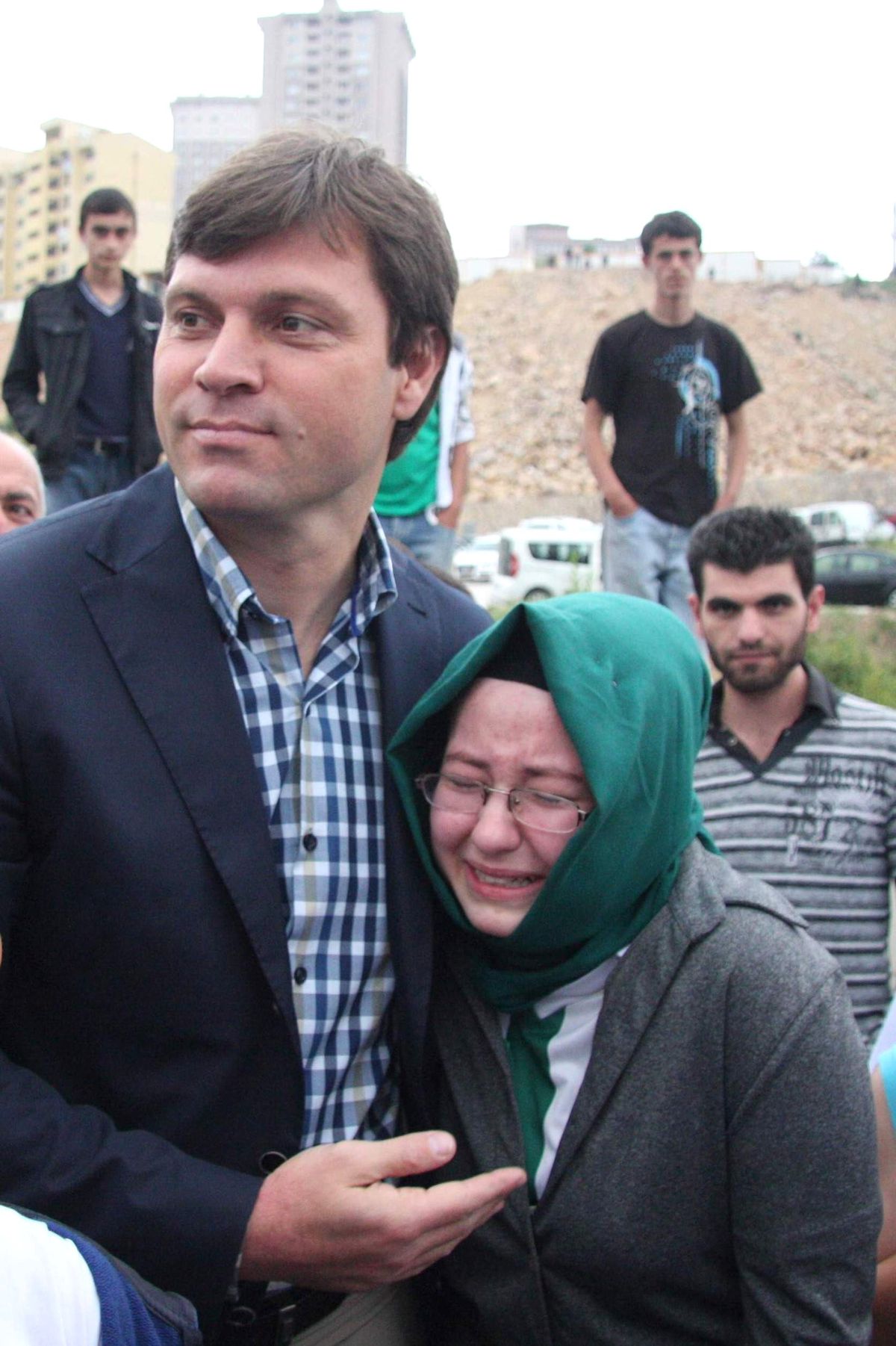 Ertuğrul Sağlam'ı Karşısında Görünce Hüngür Hüngür Ağladı