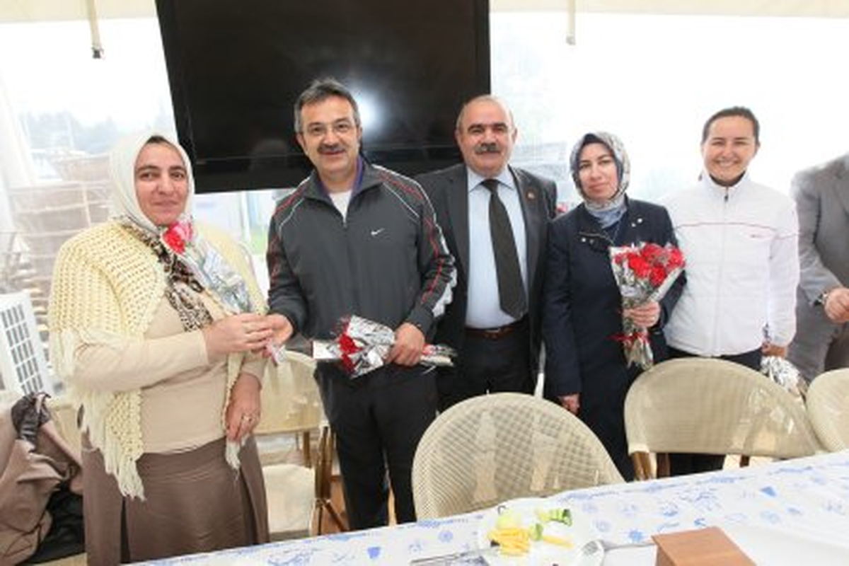 Eskihisar\'da Anneler Günü Yürüyüşü
