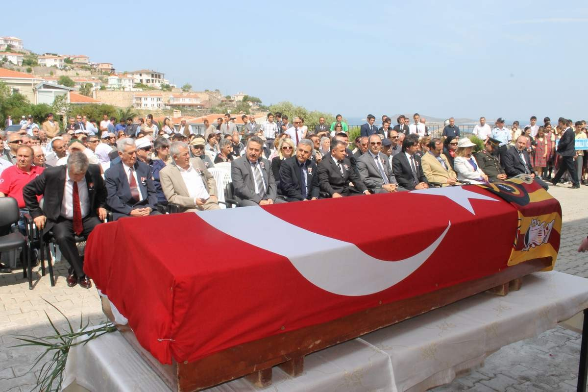 Foça Tarihinin En Kalabalık Cenazesi
