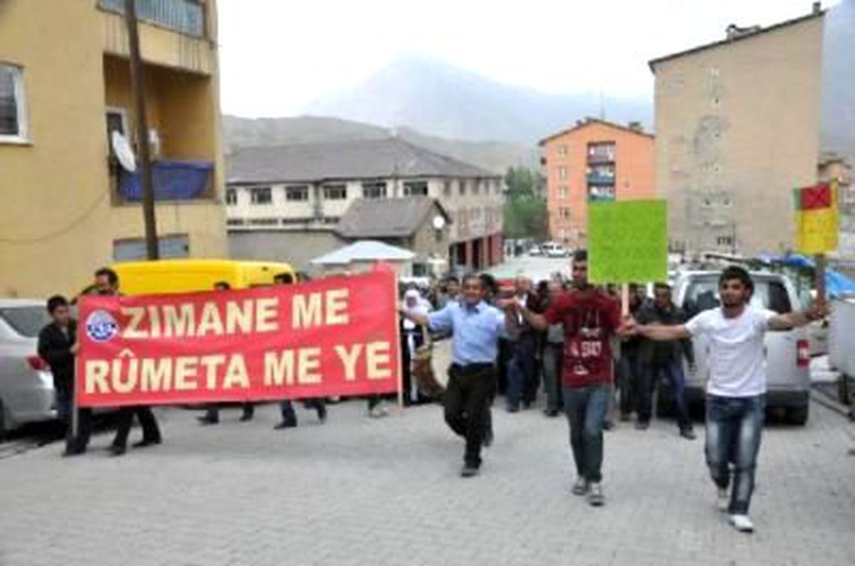 Hakkari'de Halaylı Kürt Dil Bayramı Kutlaması