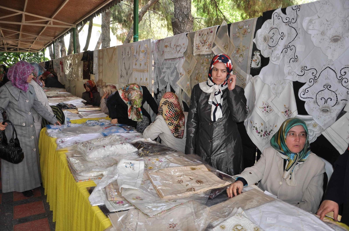 Hizmet Vakfı'ndan Öğrenci Yurtları Yararına Kermes