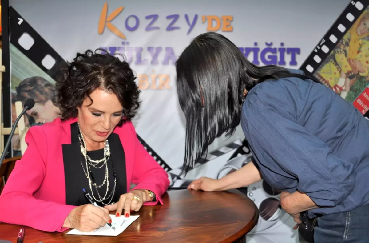 Hülya Koçyiğit'ten Düet Sürprizi