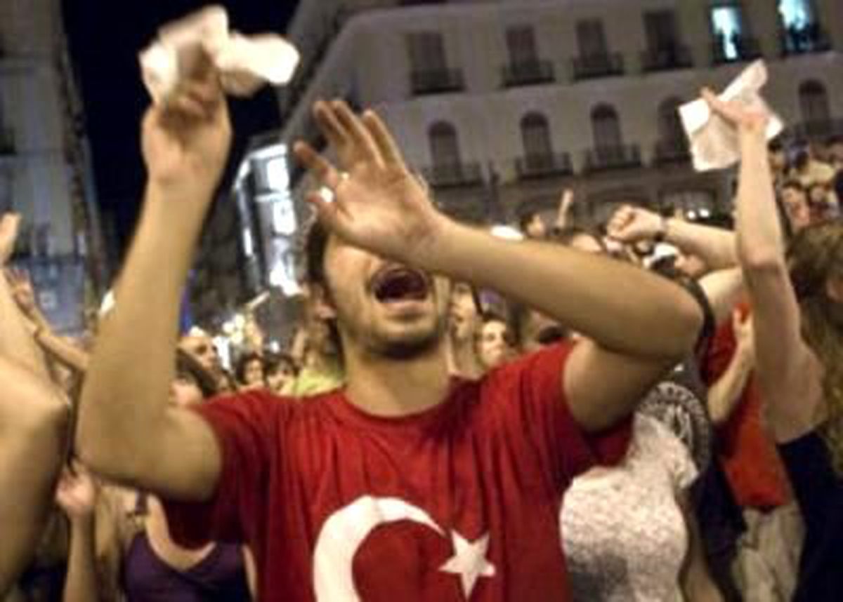 İspanya\'da Türk Bayraklı Protesto