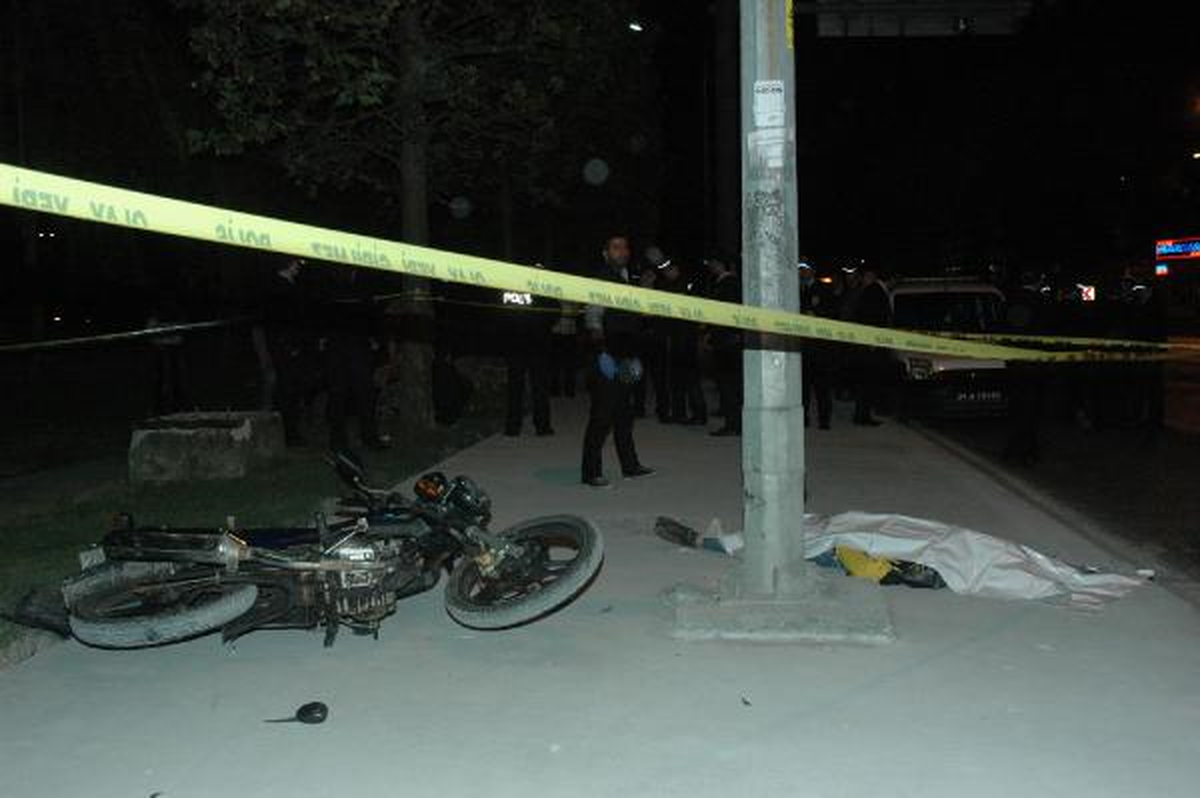 Kaldırımda Motosiklet Turu Ölümle Bitti