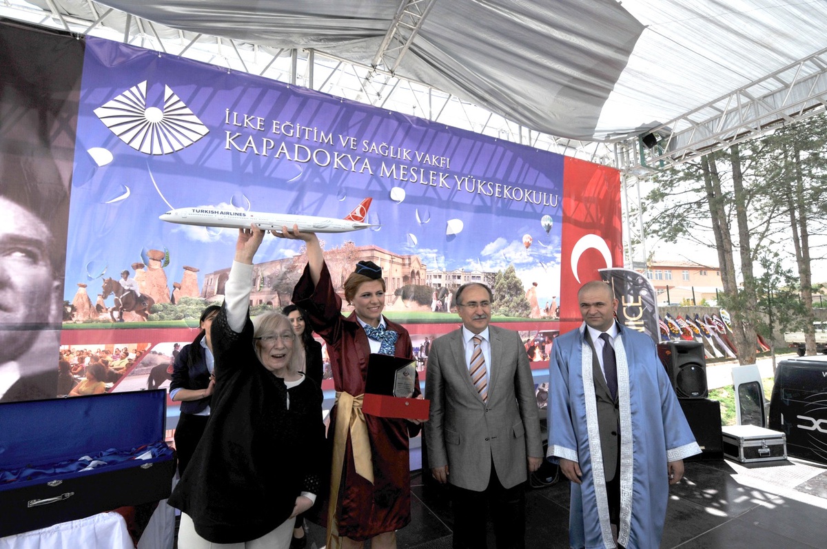 Kapadokya Meslek Yüksek Okulu'nda Mezuniyet Sevinci