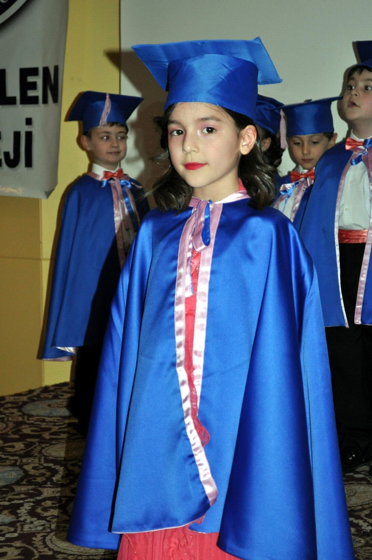 Kardelen Koleji\'nde Muhteşem Anneler Günü Programı