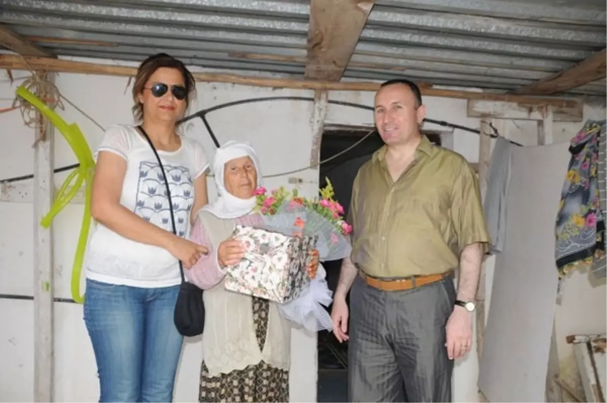 Kıcıroğlu, Anneler Günü'nde Yaşlıları Ziyaret Etti