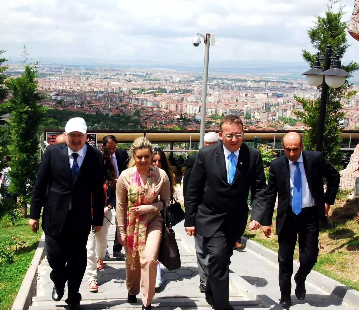 Kosova Cumhurbaşkanı\'nın Eşi Astrit Kuçi\'den Vali Koçdemir\'e Ziyaret