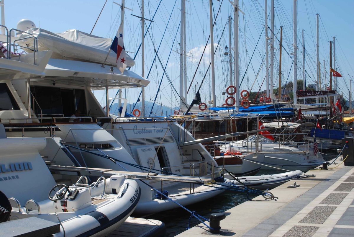 Marmaris\'te Lüks Yatların Şovu Devam Ediyor