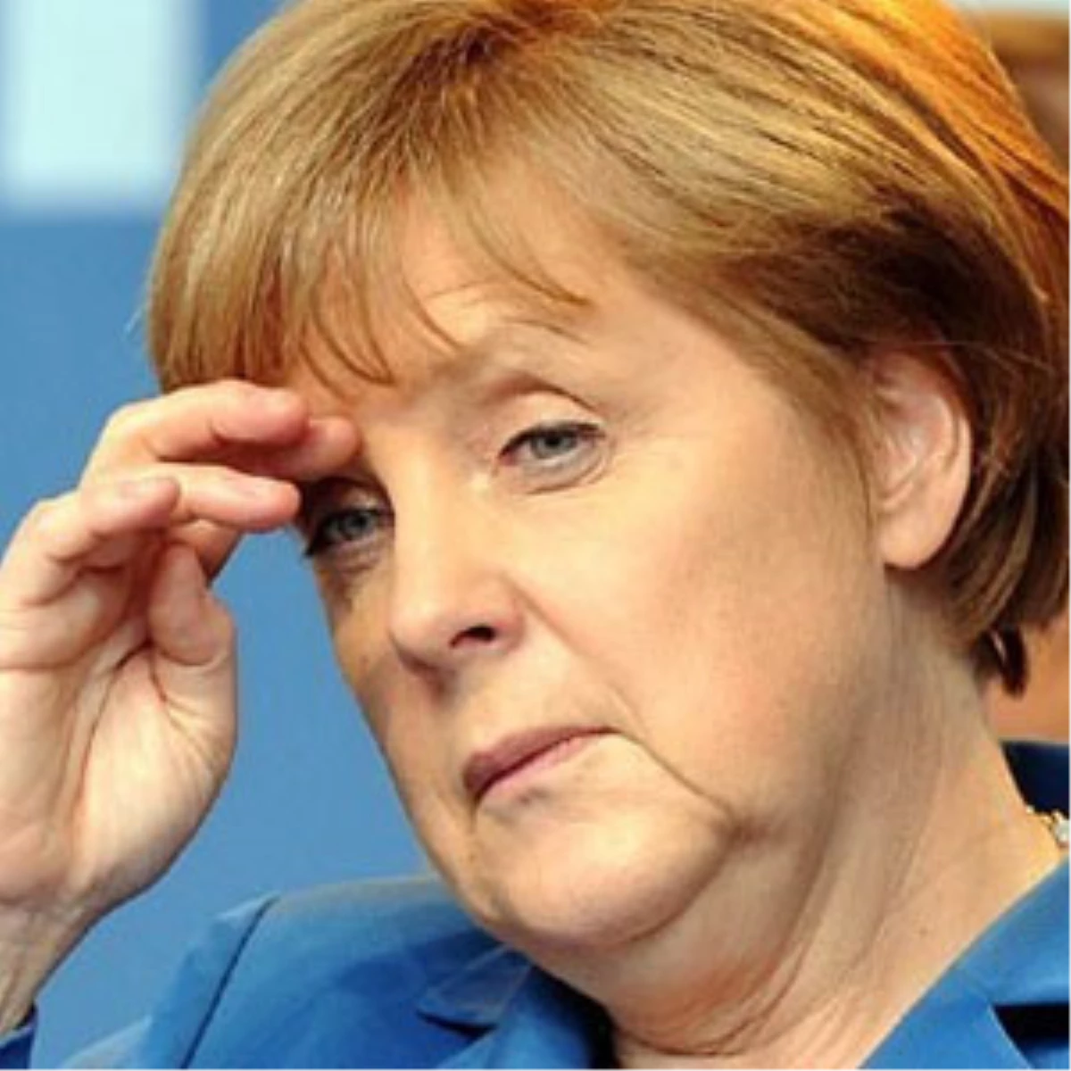 Merkel İçin Tehlike Çanları