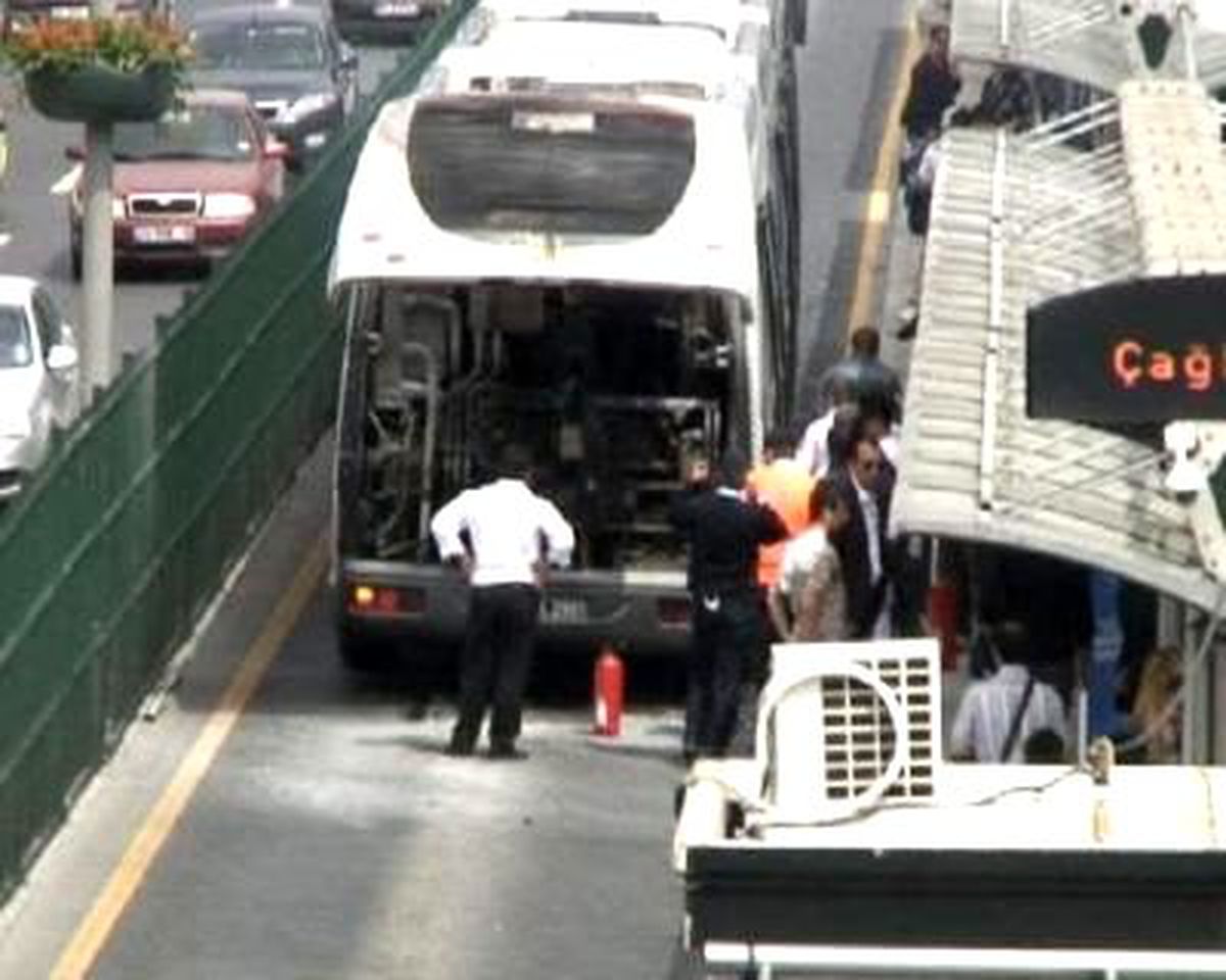 Metrobüste Yangın Paniği