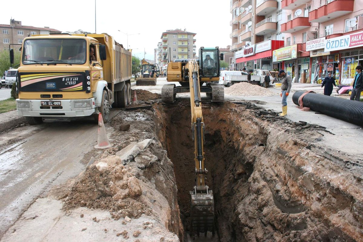 Niğde Belediyesi Yağmur Çamur Dinlemiyor