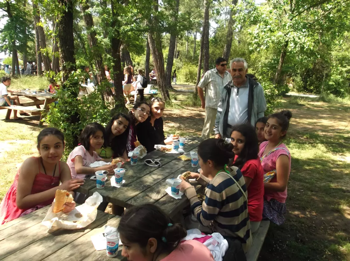 Öğrenciler Piknikte Bir Araya Geldi