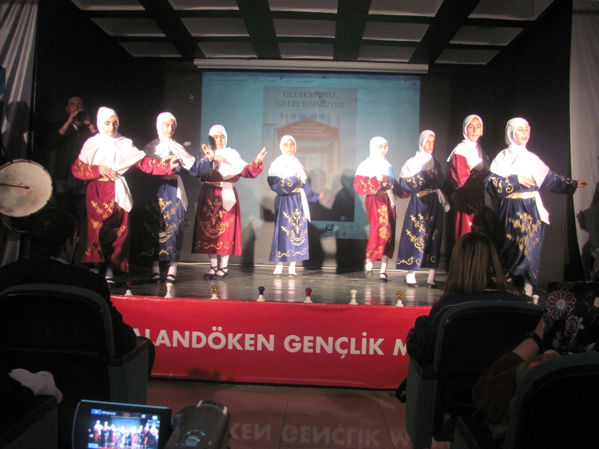 Palandöken Gençlik Merkezi\'nden Annelere Muhteşem Eğlence