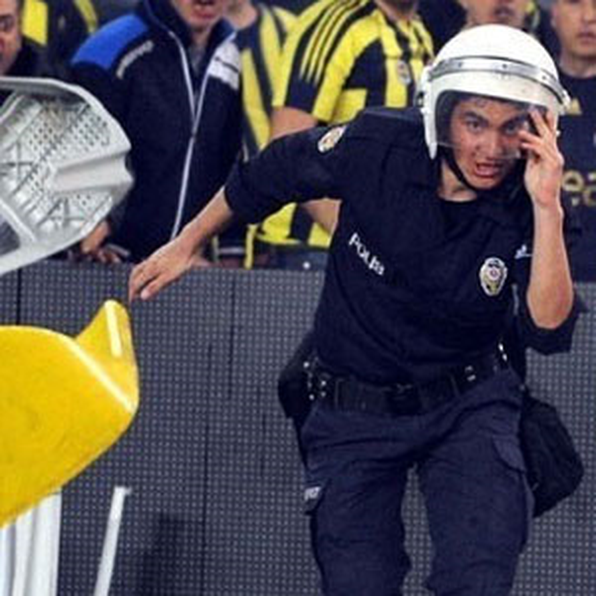 Polis-Taraftar Meydan Muharebesi
