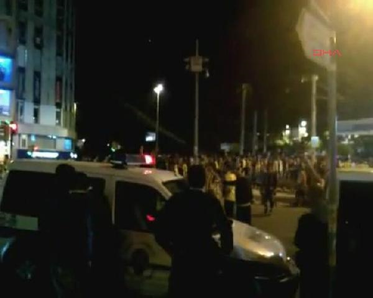 Polisin 'Ben de Fenerbahçeliyim, Sizin Gibi Üzülüyorum' Anonsu da İşe Yaramadı