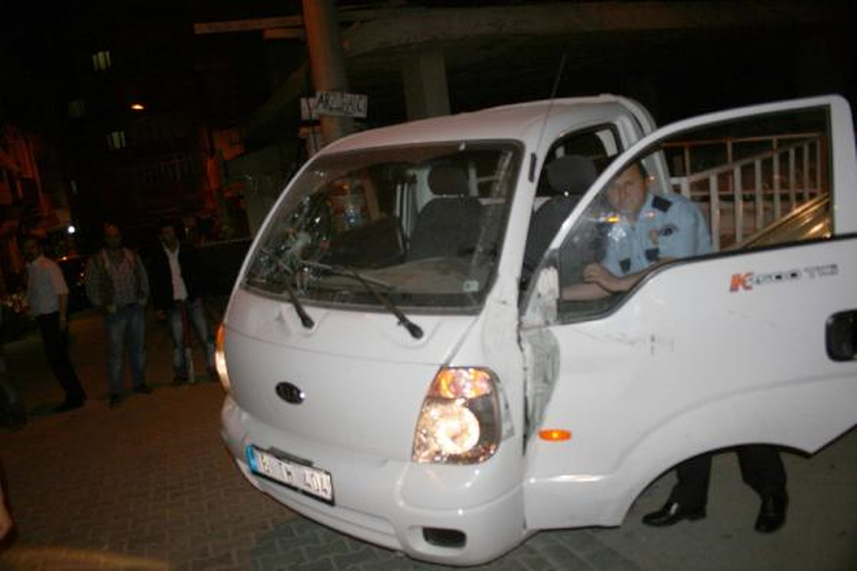 Pompalı Tüfekle 1 Kişiyi Yaraladı, Kamyonetle Kaçmaya Kalktı