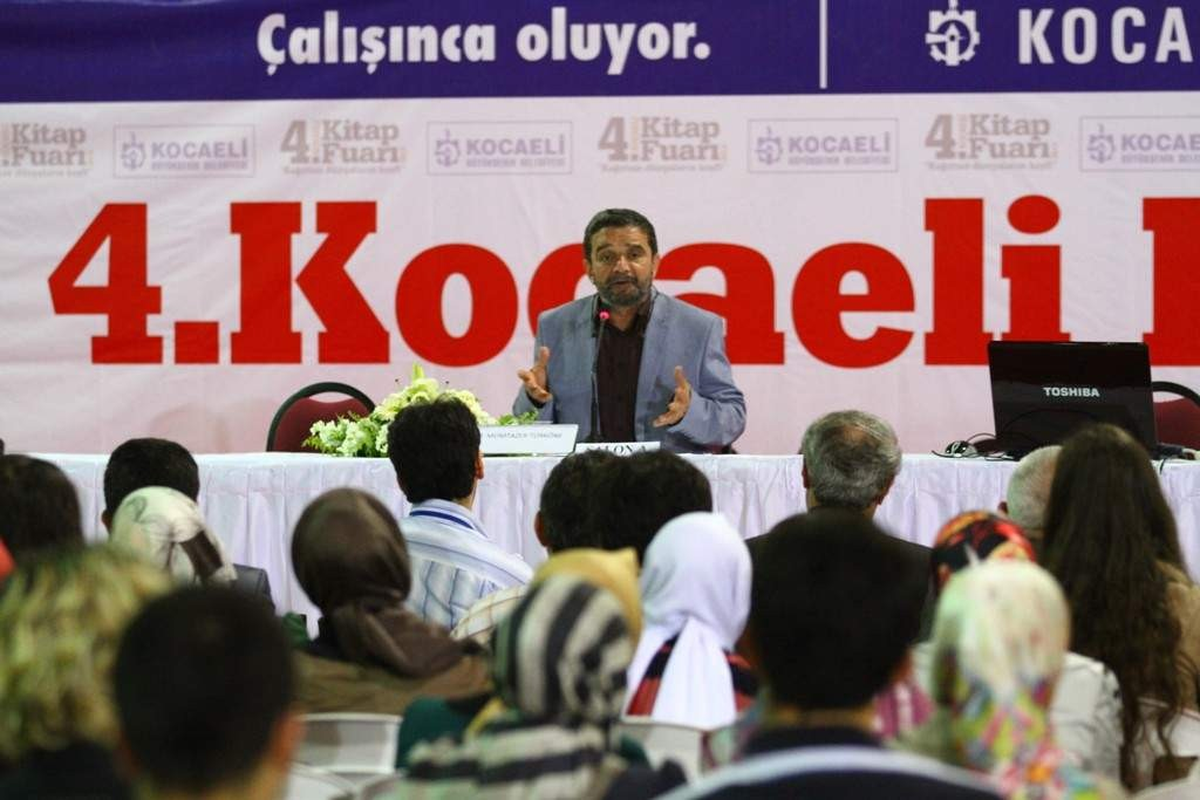 Prof. Dr. Mümtazer Türköne Kitap Fuarı'nda Okurlarıyla Buluştu