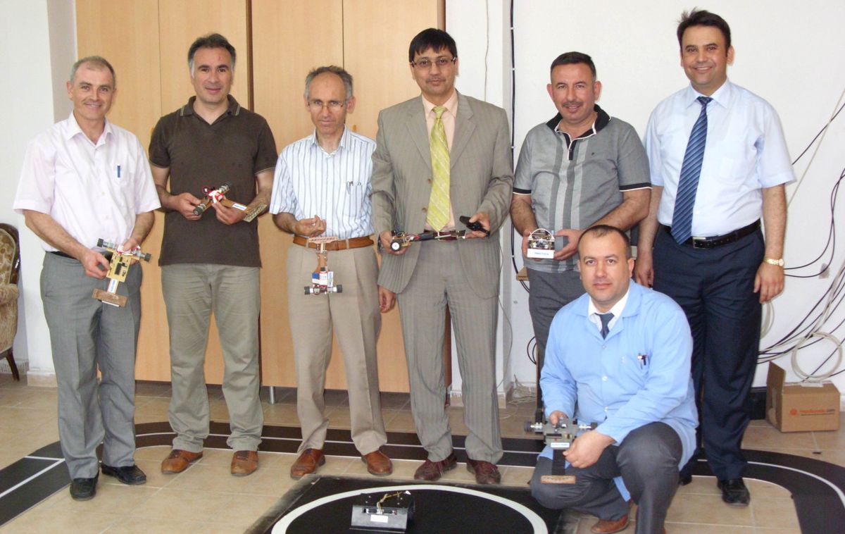 Robot Kulübü Yarışmaya Katılıyor