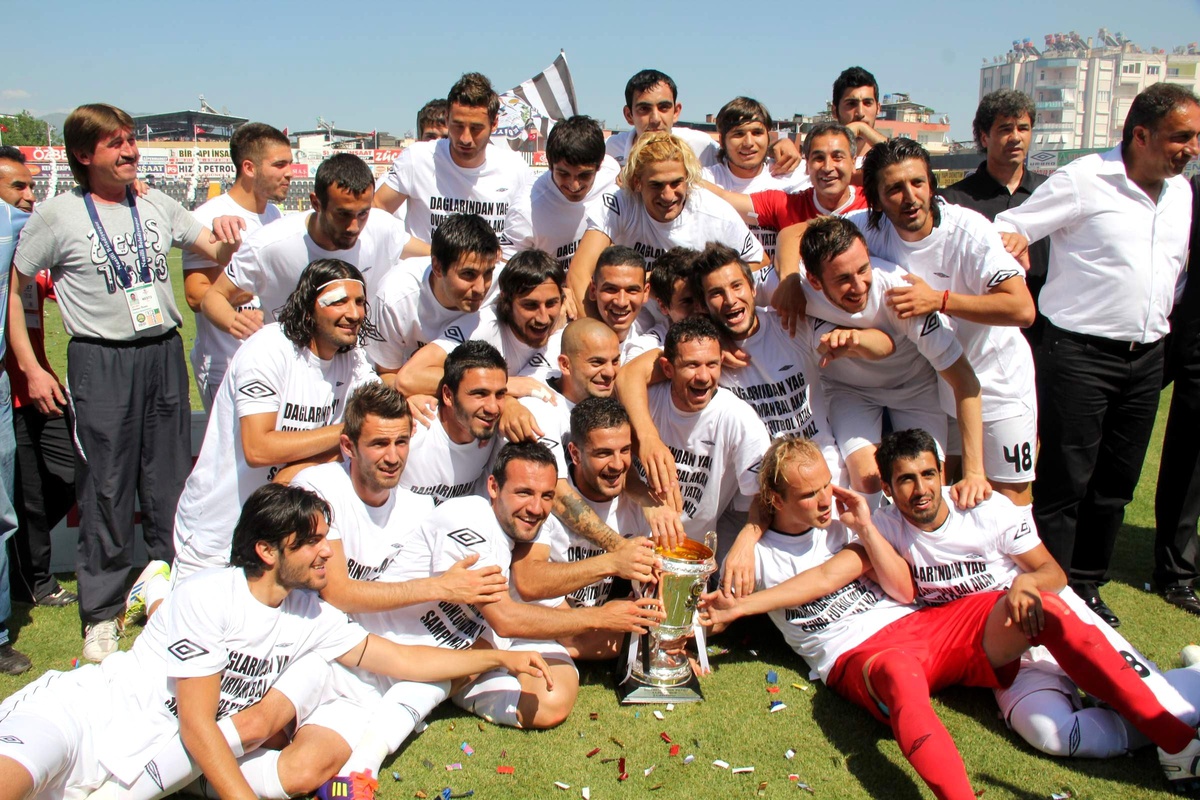 Şampiyon Nazilli Belediyespor'un Futbolcularına Kanca
