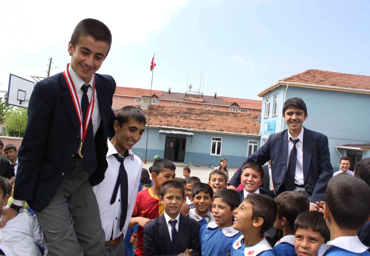 Simav Karacahisar İlköğretim Başarıya Abone Oldu