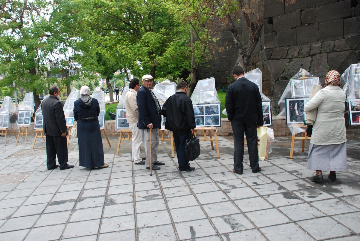 Suriye Yanıyor, Dünya Uyuyor Fotoğraf Sergisi Açıldı