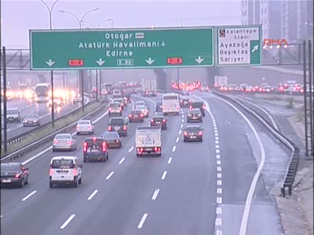TEM Otoyolu\'nda Kutlama Trafiği