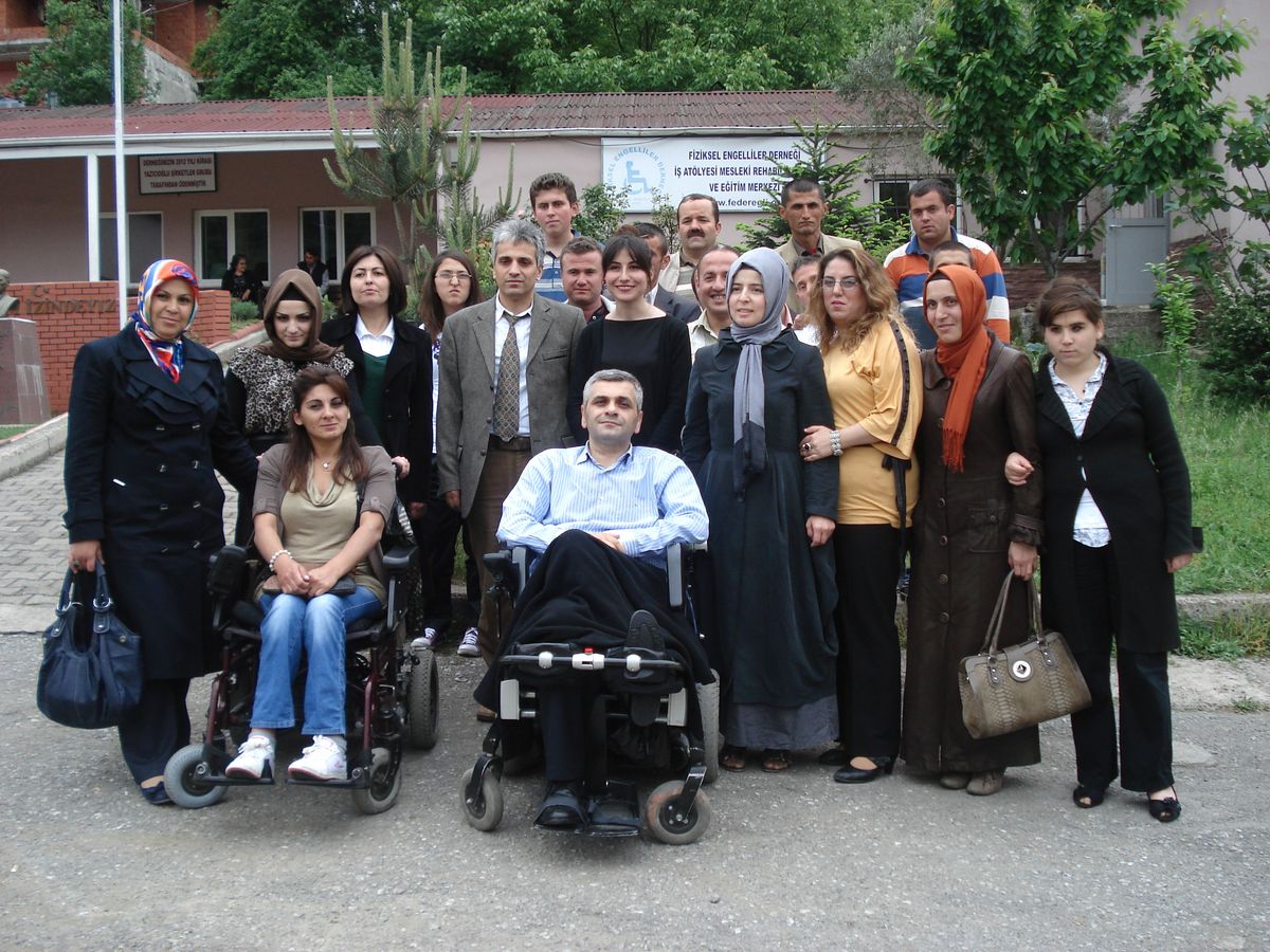 AK Parti\'den Engelliler Derneğine Ziyaret