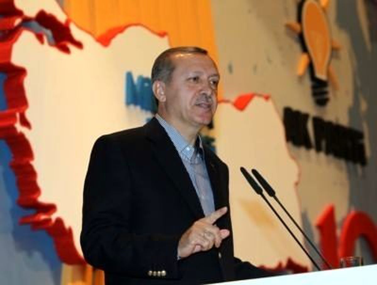 AK Parti Genel Başkanı ve Başbakan Recep Tayyip Erdoğan, "Saha Olayları Sorununu Taraftarlara Atıp...
