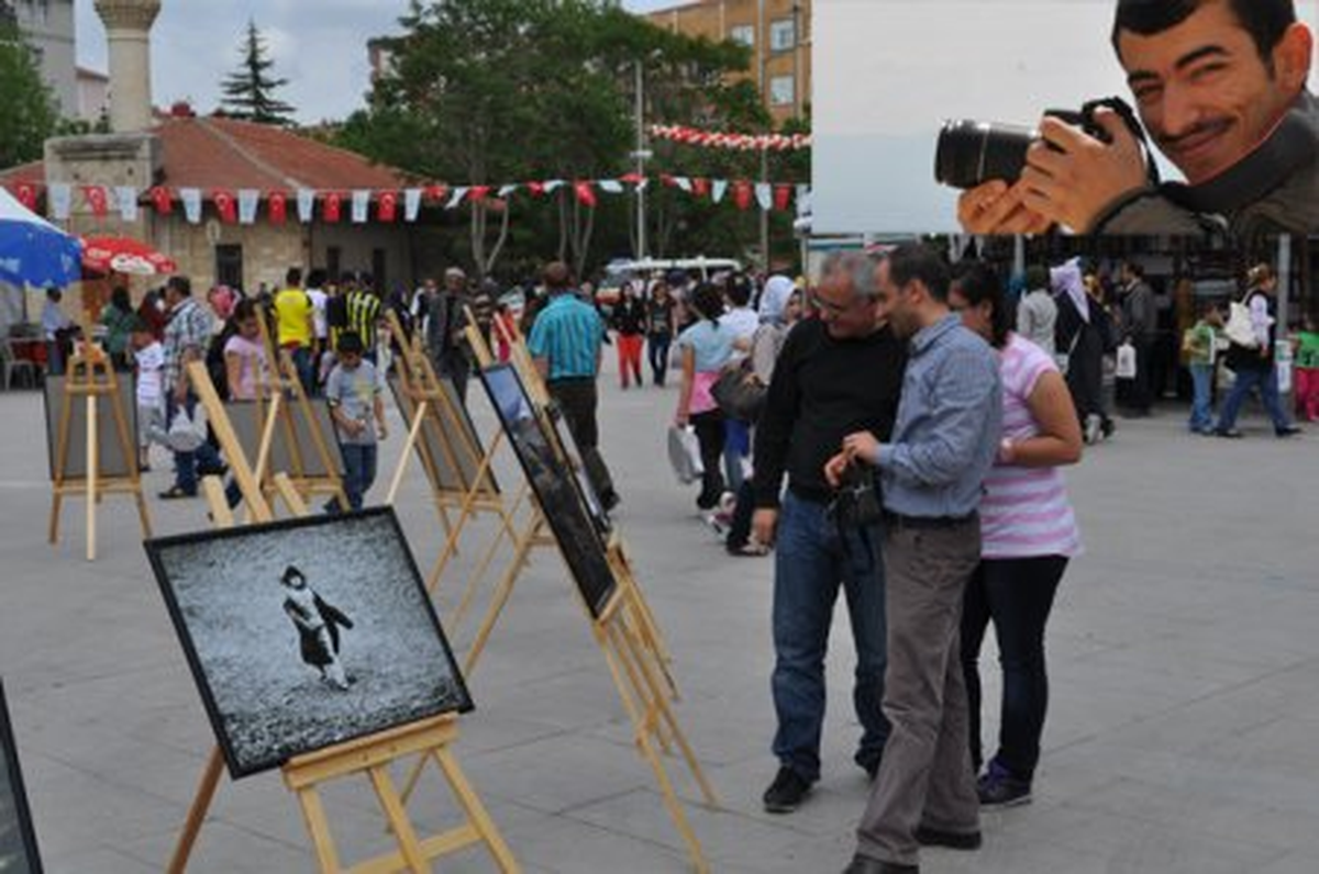 Aktekke Meydanı\'nda Fotoğraf Sergisi