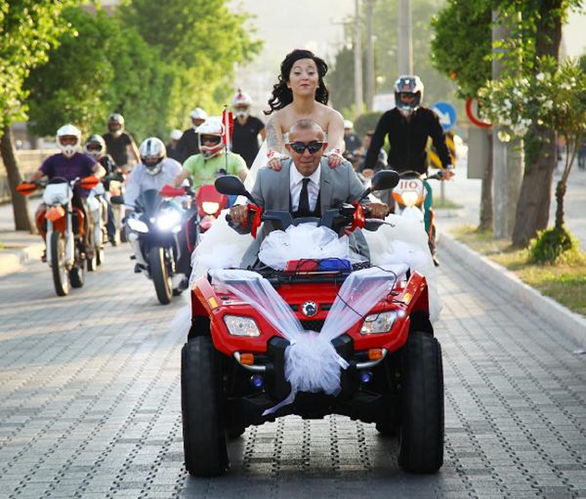 Akut'çu Damat, Gelini Araba Yerine 'Atv'ye Bindirdi