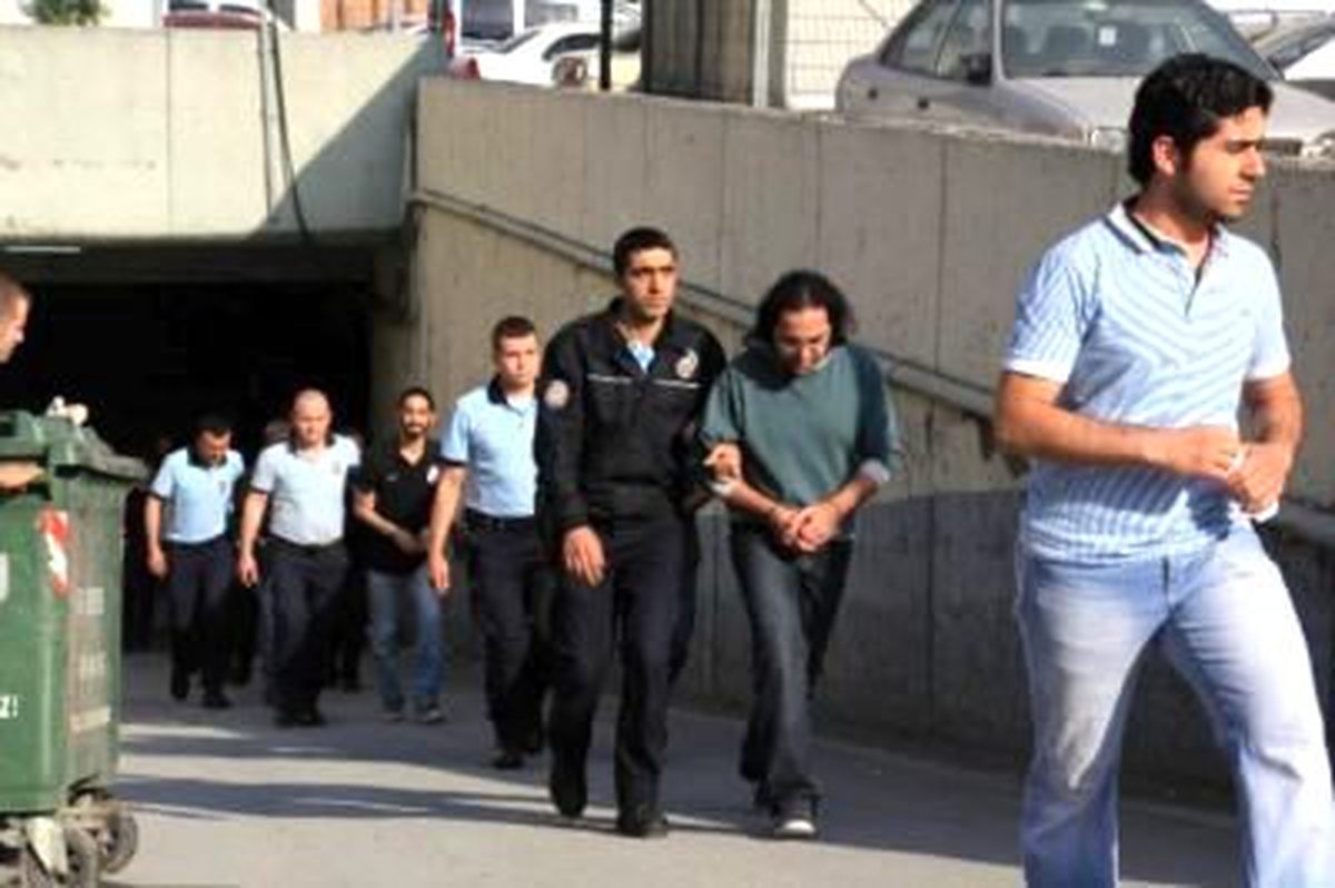"Anarşistler" Sağlık Kontrolünden Geçirildi