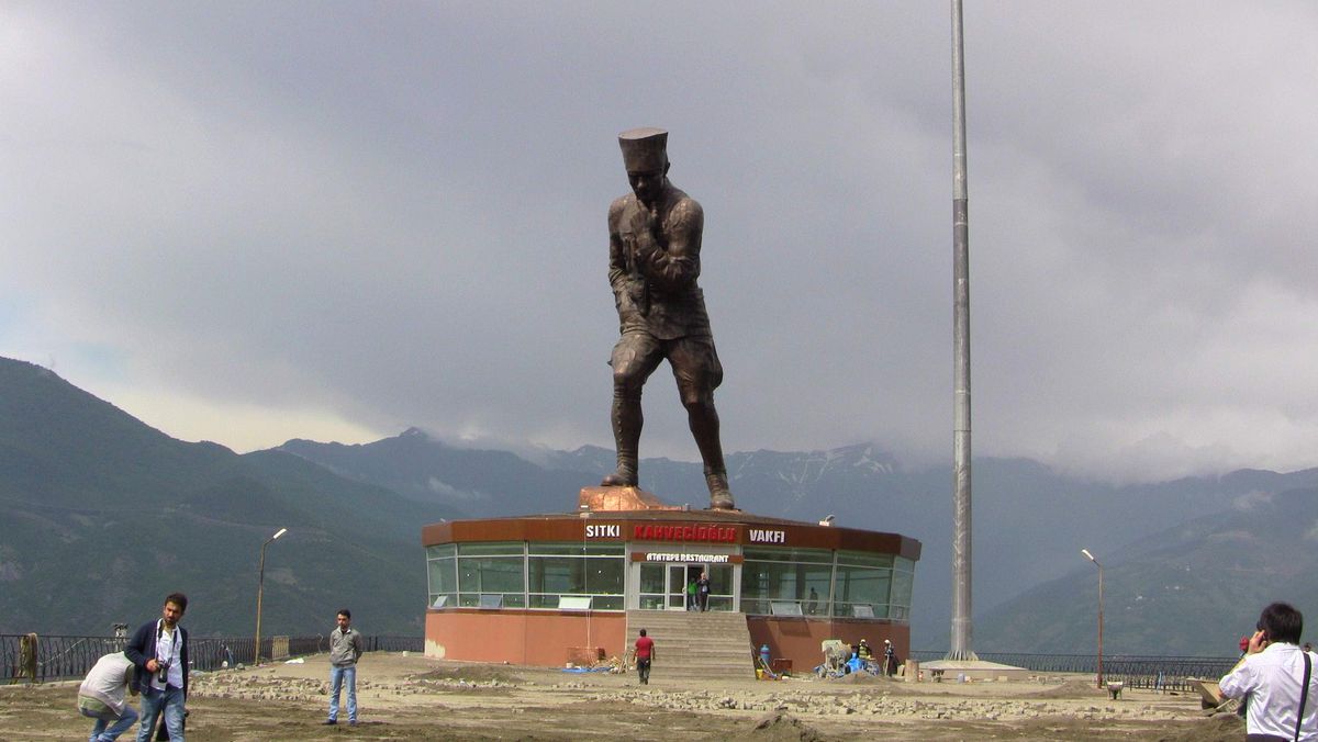 Artvin\'de Heykel Tartışması
