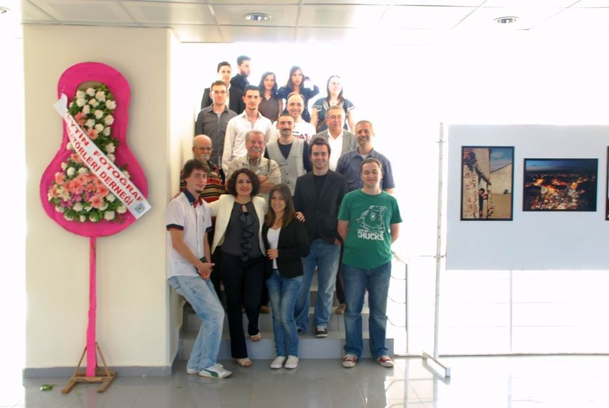 Burhaniye'de Üniversitelilerden Fotoğraf Sergisi