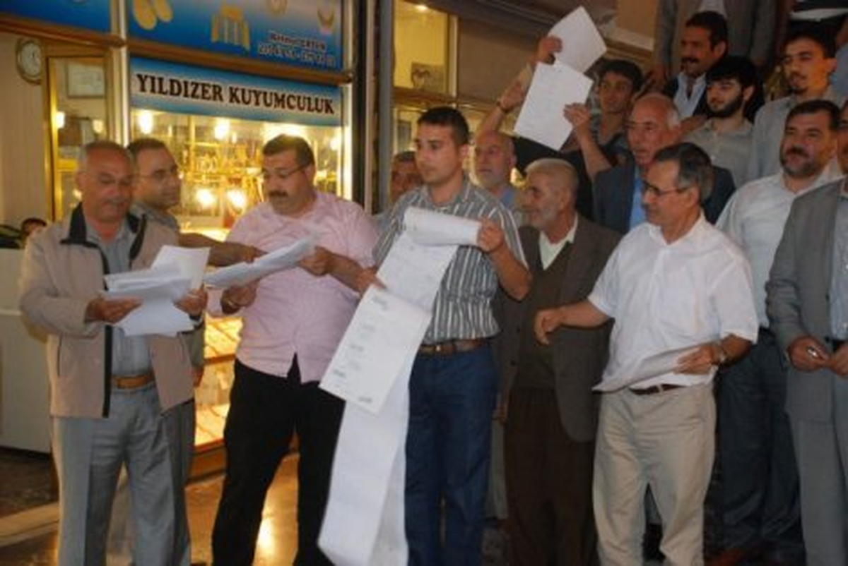 Cami Cemaati İmamları İçin Eylem Yaptı Yedi Bin İmza Topladı