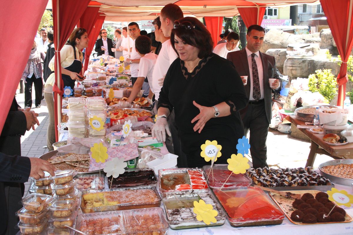 Çaycuma Teknik ve Endüstri Meslek Lisesi\'nden Kermes