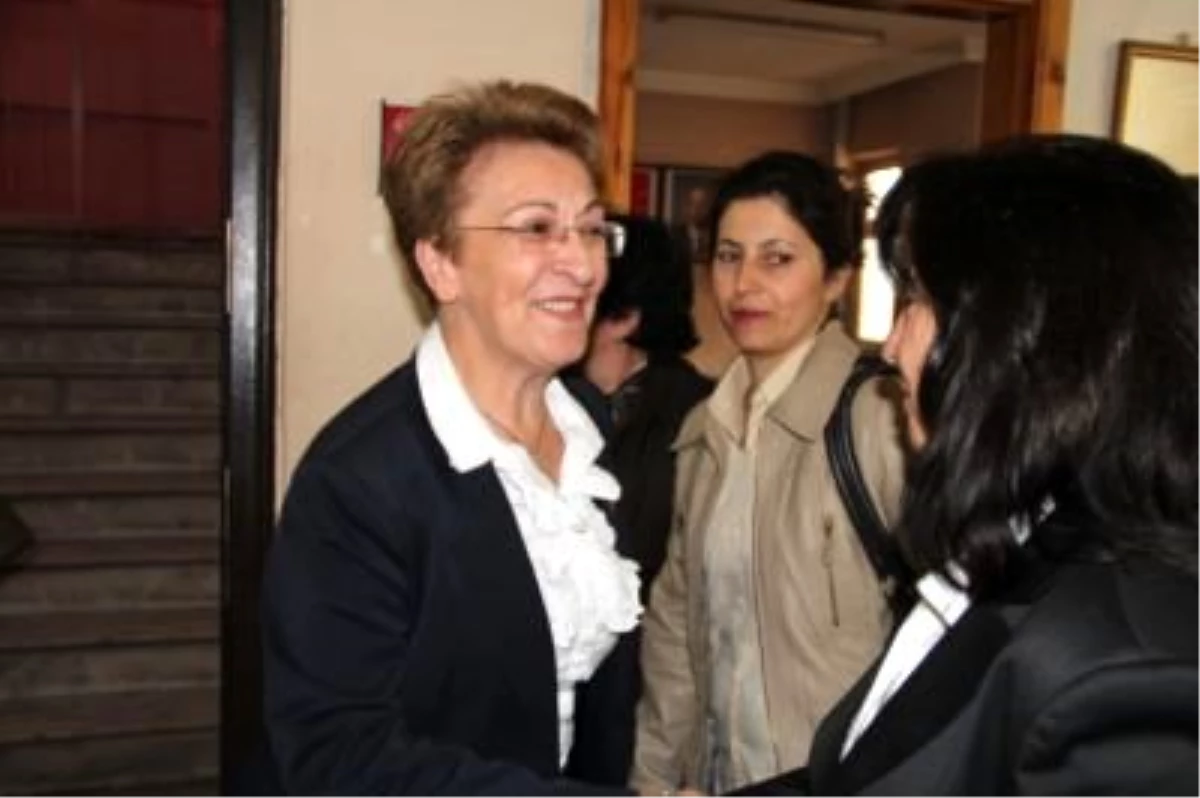 CHP Kadın Kolları Genel Başkanı Ardahan\'da