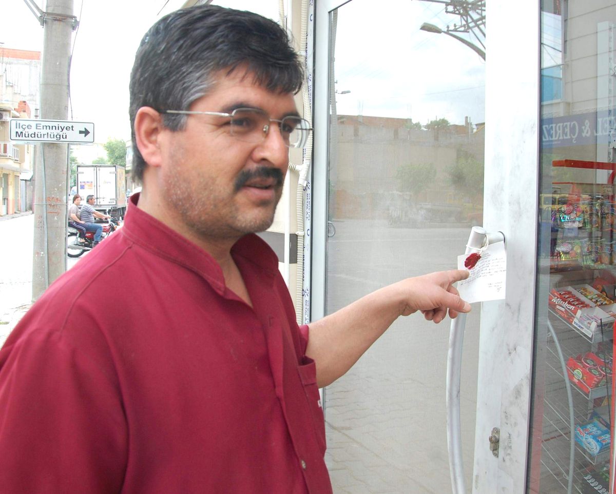 Cinayet İşlenen Marketi Soydular