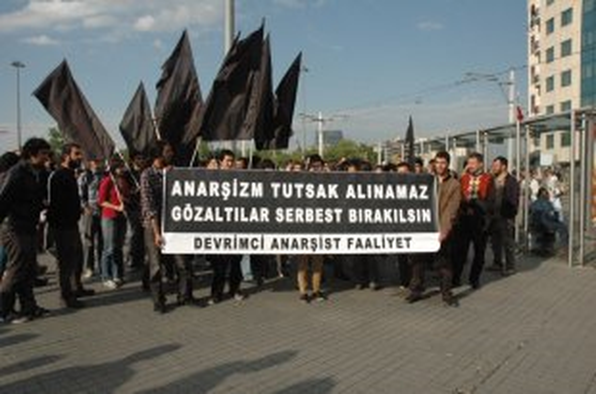 'Devrimci Anarşist Faaliyet' Grubundan Gözaltı Protestosu