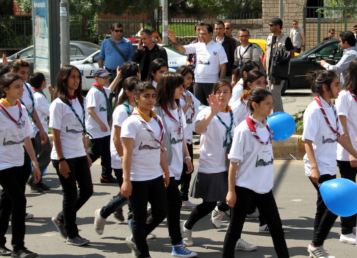 Diyarbakır\'da Gençlik Yürüyüşü Yapıldı
